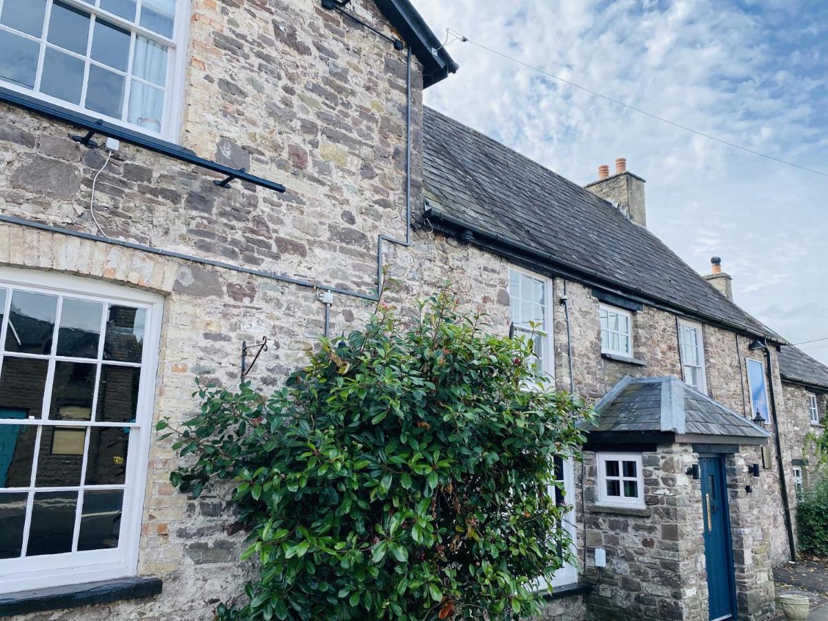 The Bluebell Country Inn, Crickhowell Exterior foto