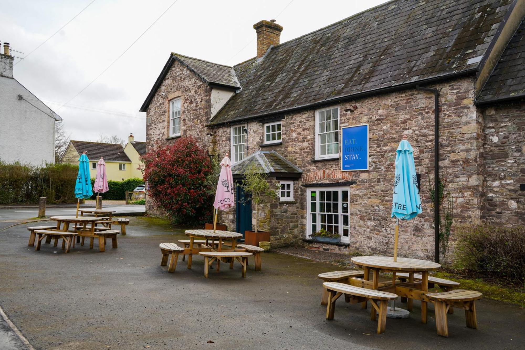 The Bluebell Country Inn, Crickhowell Exterior foto